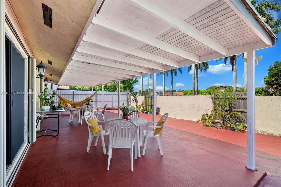 Vendido Recientemente: $635,000 (3 camas, 2 baños, 1687 Pies cuadrados)