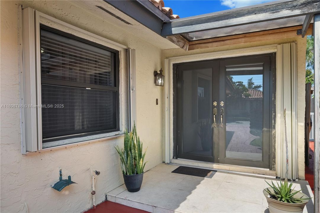 Vendido Recientemente: $635,000 (3 camas, 2 baños, 1687 Pies cuadrados)