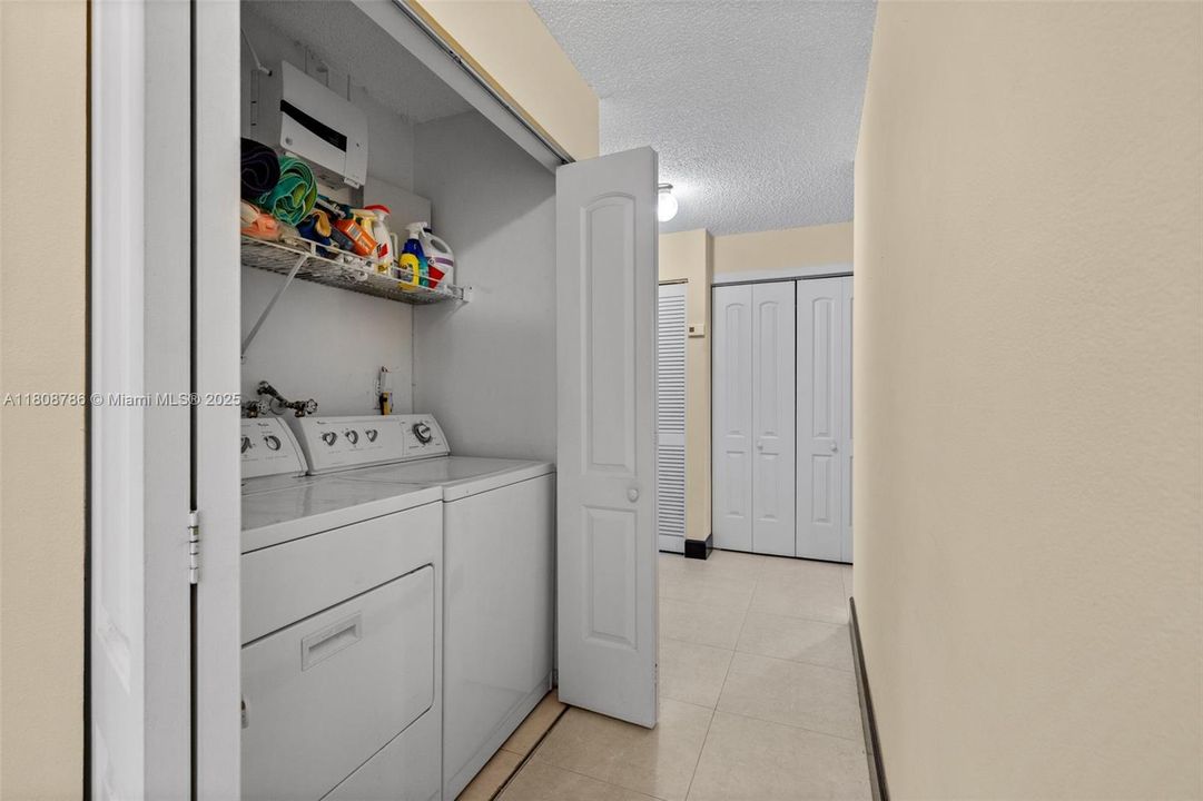 Vendido Recientemente: $635,000 (3 camas, 2 baños, 1687 Pies cuadrados)