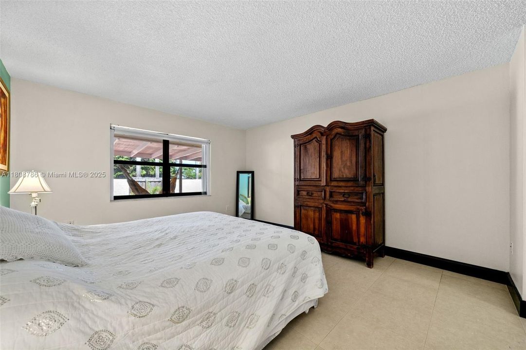 Vendido Recientemente: $635,000 (3 camas, 2 baños, 1687 Pies cuadrados)