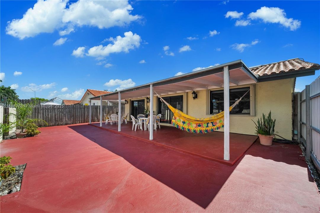 Vendido Recientemente: $635,000 (3 camas, 2 baños, 1687 Pies cuadrados)