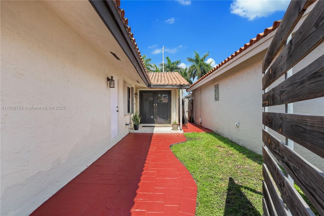 Vendido Recientemente: $635,000 (3 camas, 2 baños, 1687 Pies cuadrados)