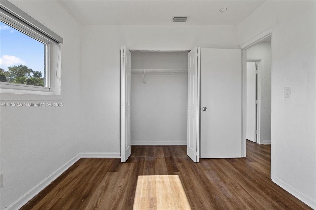 Recently Rented: $3,600 (3 beds, 2 baths, 1415 Square Feet)