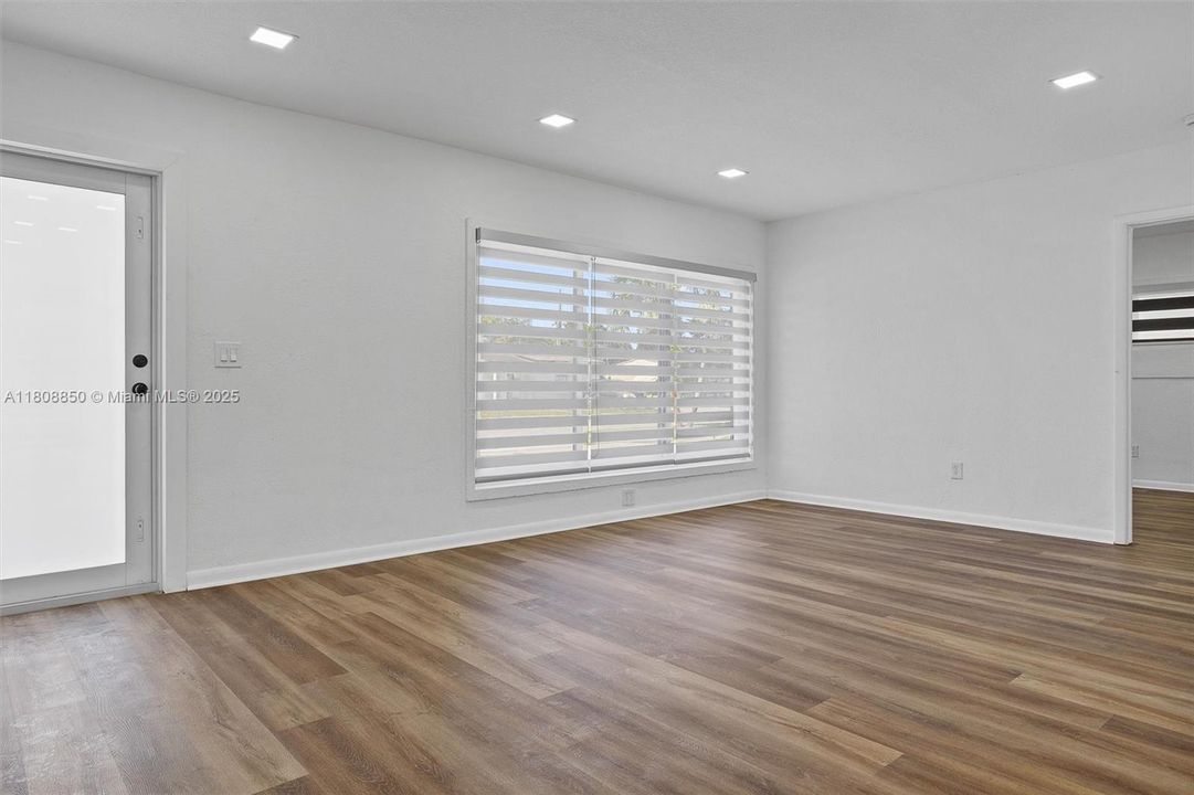 Recently Rented: $3,600 (3 beds, 2 baths, 1415 Square Feet)