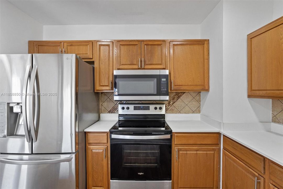 Recently Rented: $3,600 (3 beds, 2 baths, 1415 Square Feet)