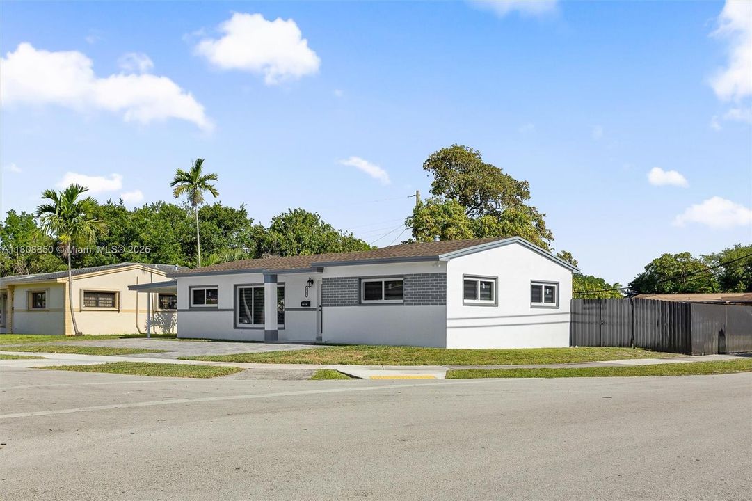 Recently Rented: $3,600 (3 beds, 2 baths, 1415 Square Feet)