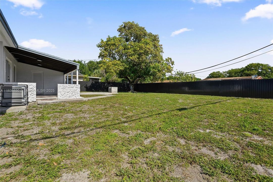 Recently Rented: $3,600 (3 beds, 2 baths, 1415 Square Feet)