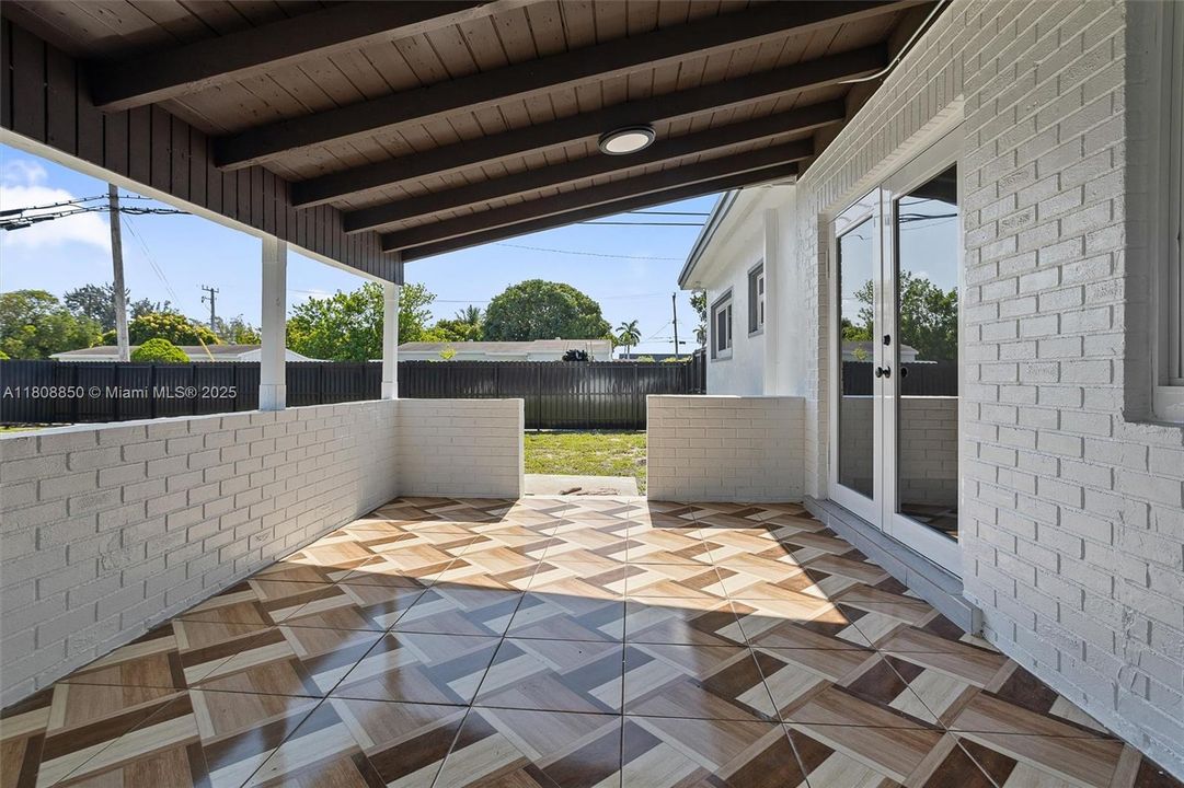 Recently Rented: $3,600 (3 beds, 2 baths, 1415 Square Feet)