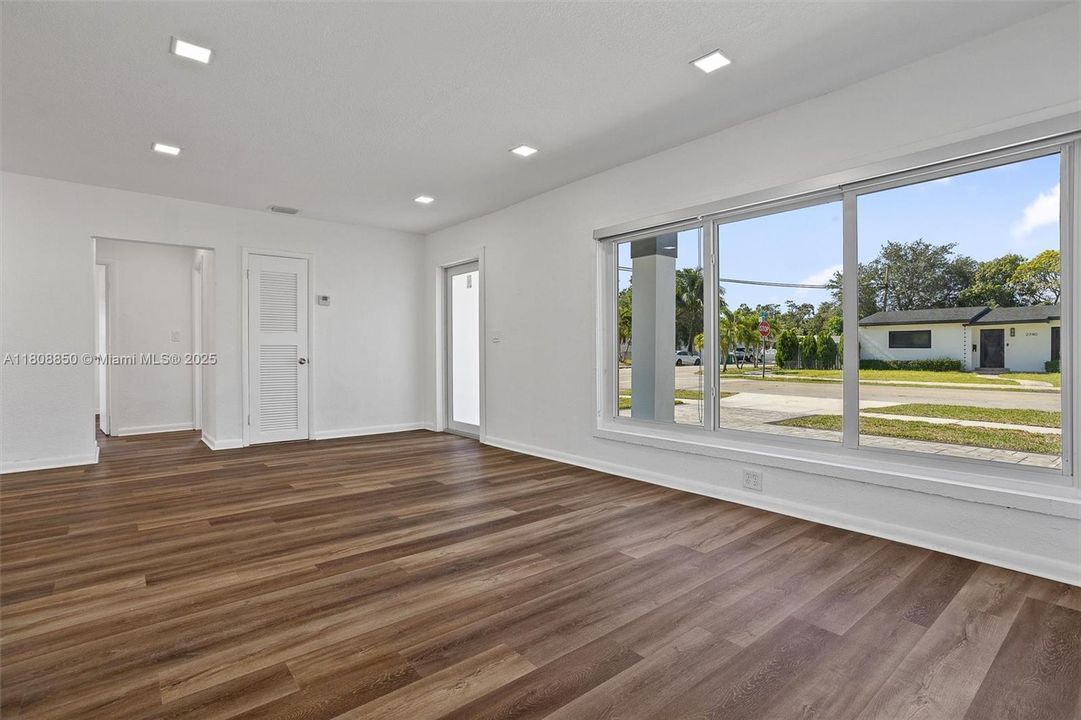 Recently Rented: $3,600 (3 beds, 2 baths, 1415 Square Feet)