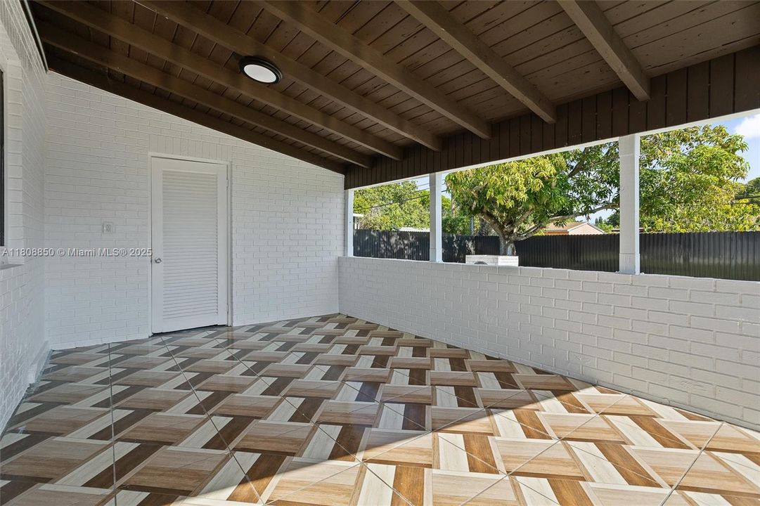 Recently Rented: $3,600 (3 beds, 2 baths, 1415 Square Feet)