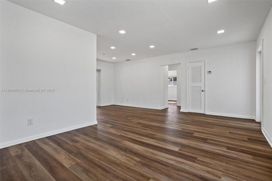 Recently Rented: $3,600 (3 beds, 2 baths, 1415 Square Feet)