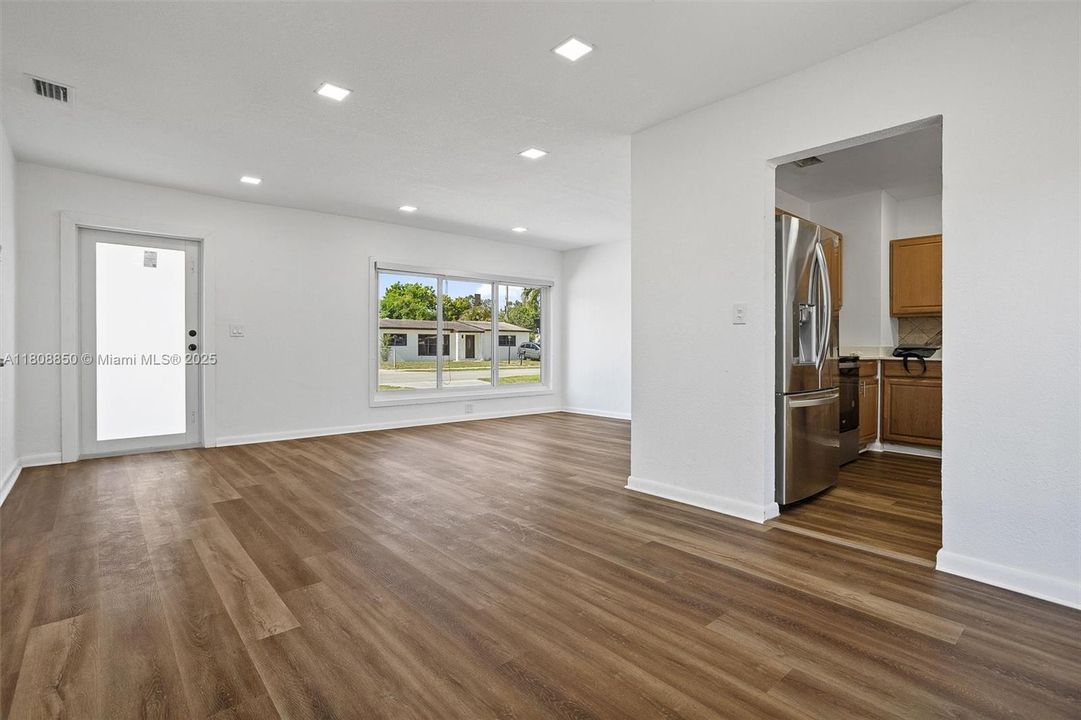 Recently Rented: $3,600 (3 beds, 2 baths, 1415 Square Feet)