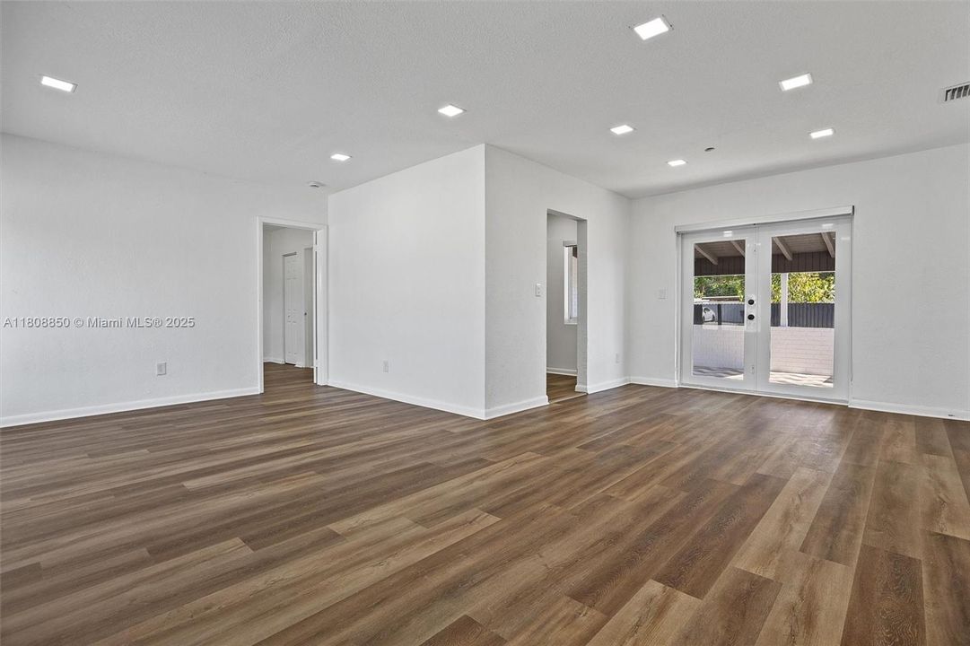 Recently Rented: $3,600 (3 beds, 2 baths, 1415 Square Feet)