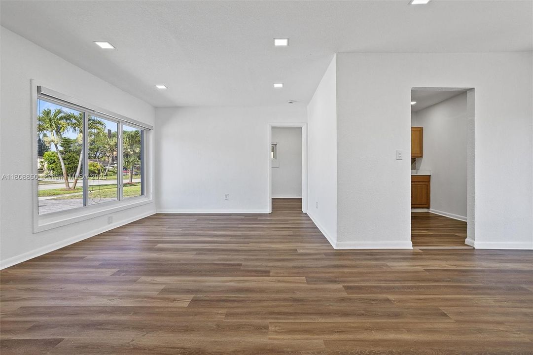 Recently Rented: $3,600 (3 beds, 2 baths, 1415 Square Feet)