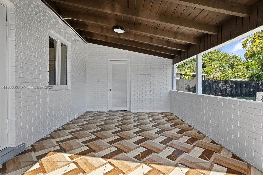 Recently Rented: $3,600 (3 beds, 2 baths, 1415 Square Feet)