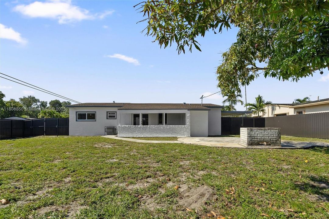 Recently Rented: $3,600 (3 beds, 2 baths, 1415 Square Feet)