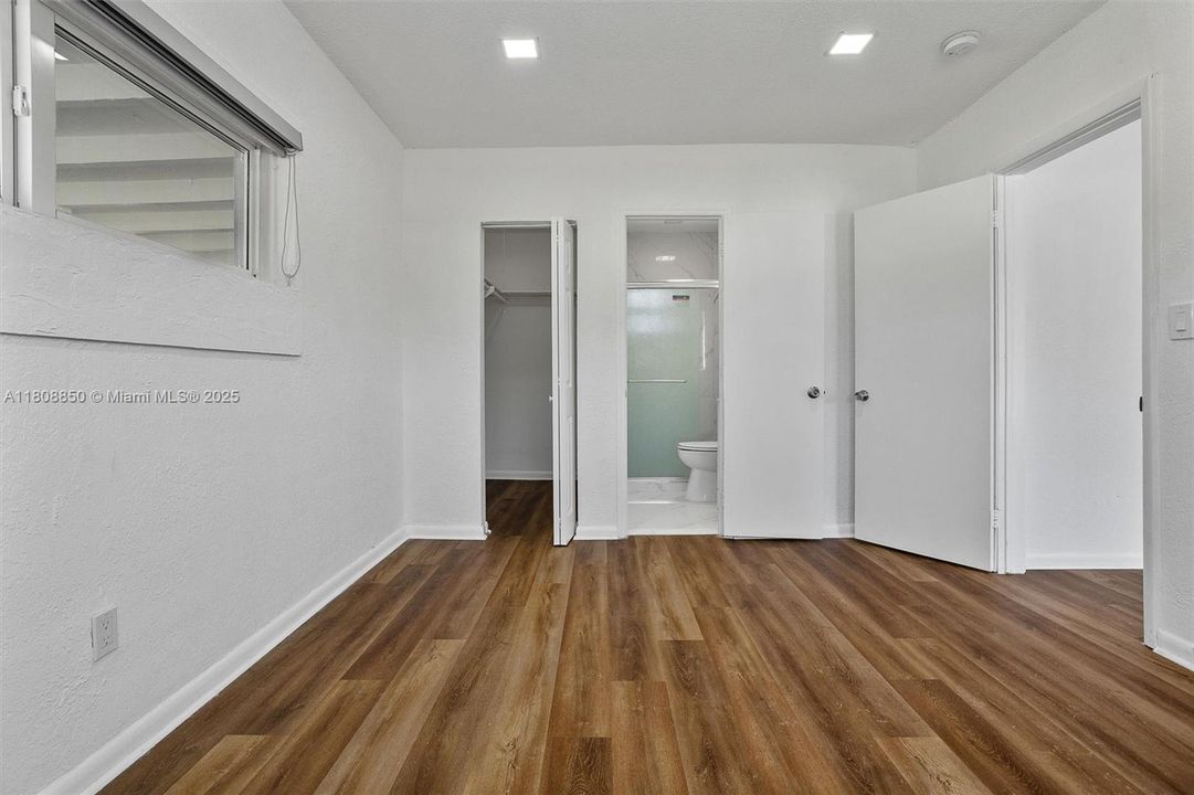 Recently Rented: $3,600 (3 beds, 2 baths, 1415 Square Feet)