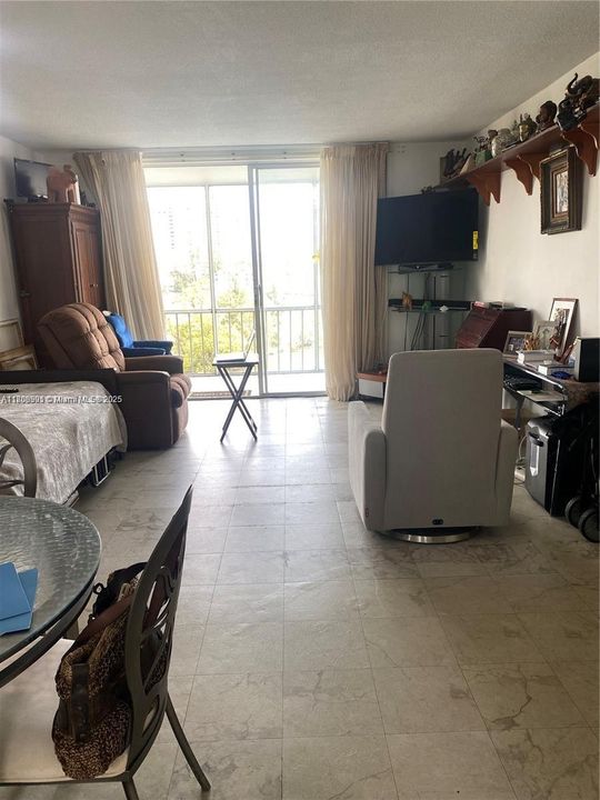 Recently Sold: $210,000 (2 beds, 2 baths, 1027 Square Feet)