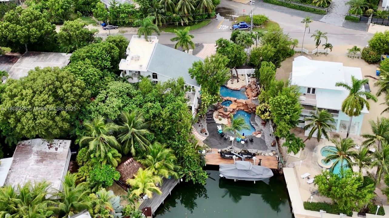 Vendido Recientemente: $3,400,000 (4 camas, 3 baños, 3204 Pies cuadrados)