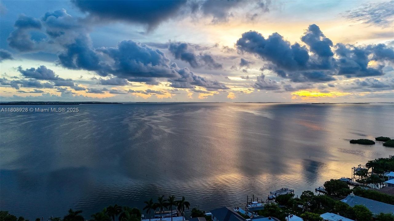 Vendido Recientemente: $3,400,000 (4 camas, 3 baños, 3204 Pies cuadrados)