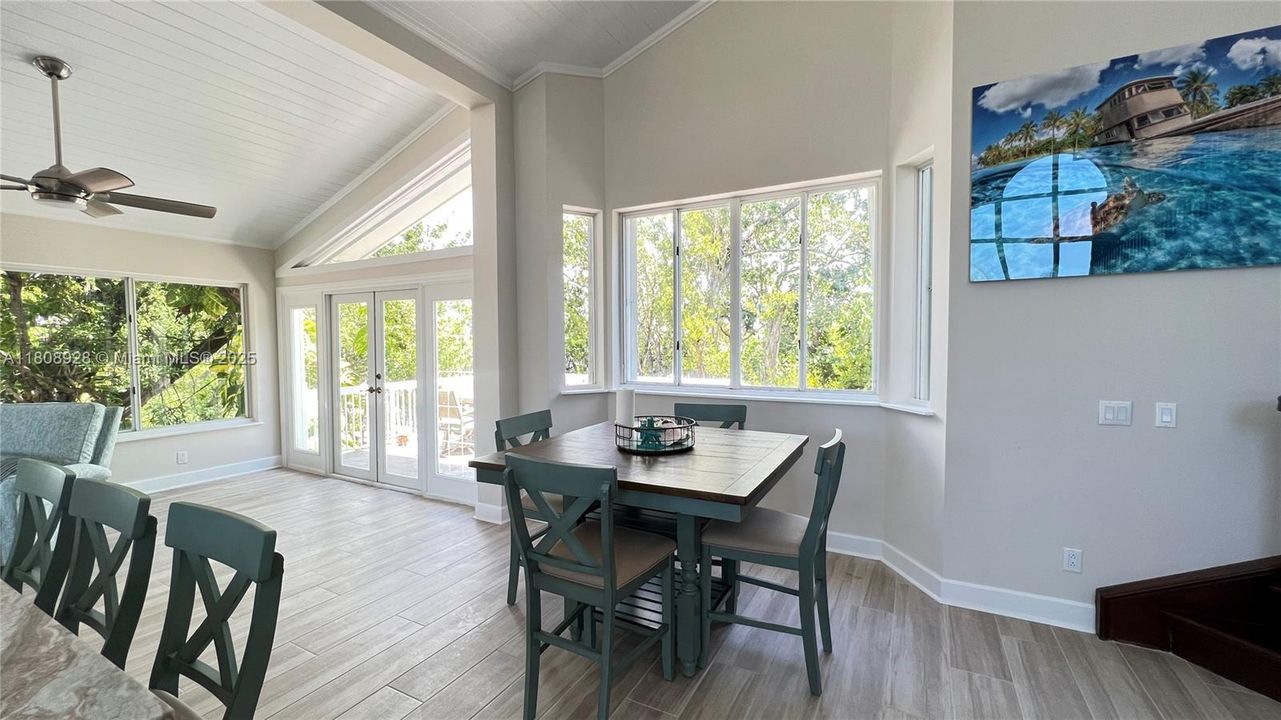 Vendido Recientemente: $3,400,000 (4 camas, 3 baños, 3204 Pies cuadrados)