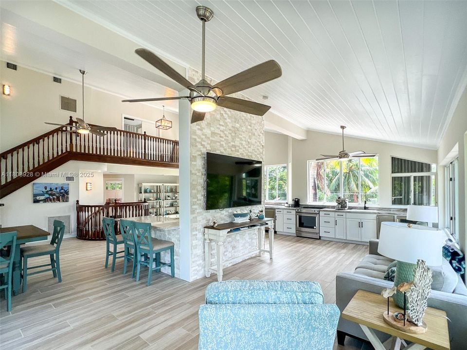 Vendido Recientemente: $3,400,000 (4 camas, 3 baños, 3204 Pies cuadrados)