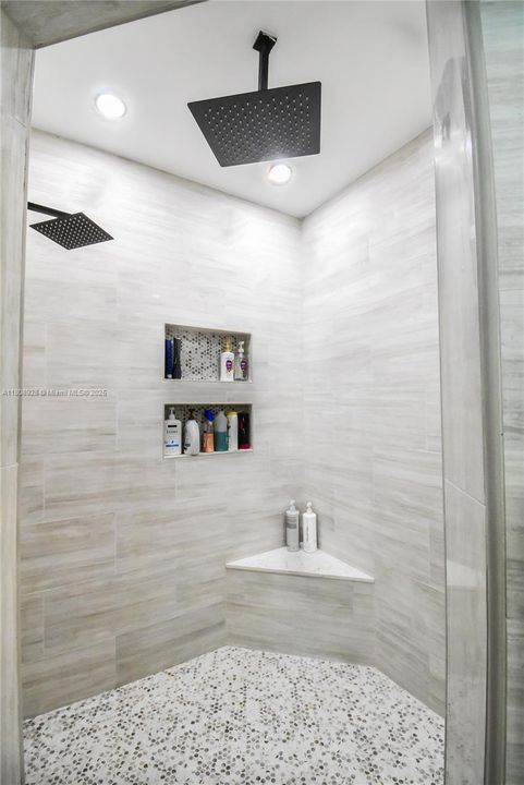 Vendido Recientemente: $3,400,000 (4 camas, 3 baños, 3204 Pies cuadrados)