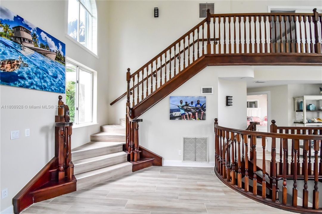 Vendido Recientemente: $3,400,000 (4 camas, 3 baños, 3204 Pies cuadrados)