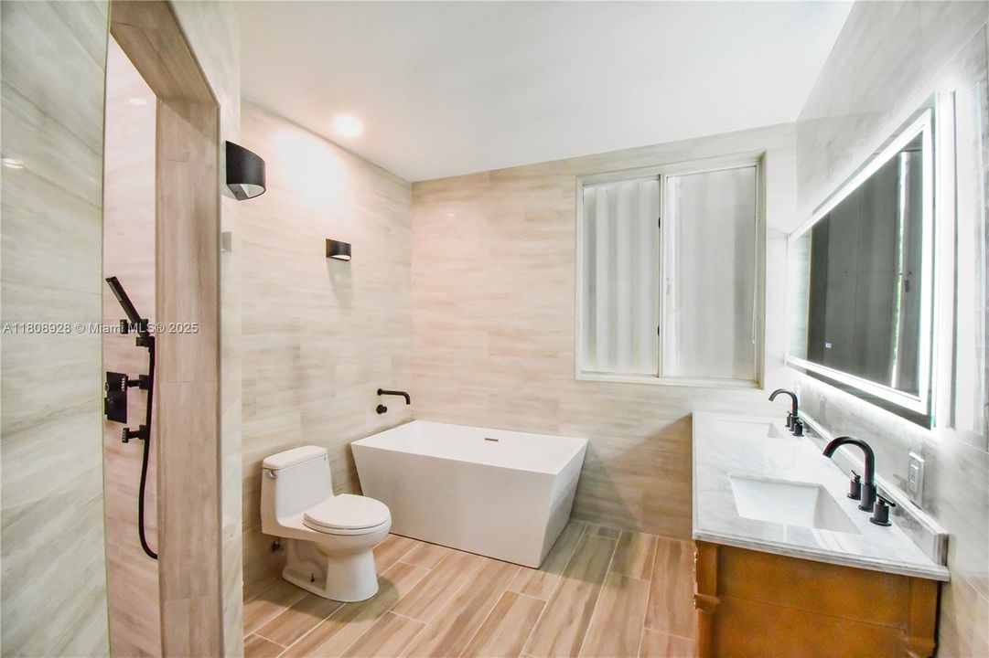 Vendido Recientemente: $3,400,000 (4 camas, 3 baños, 3204 Pies cuadrados)