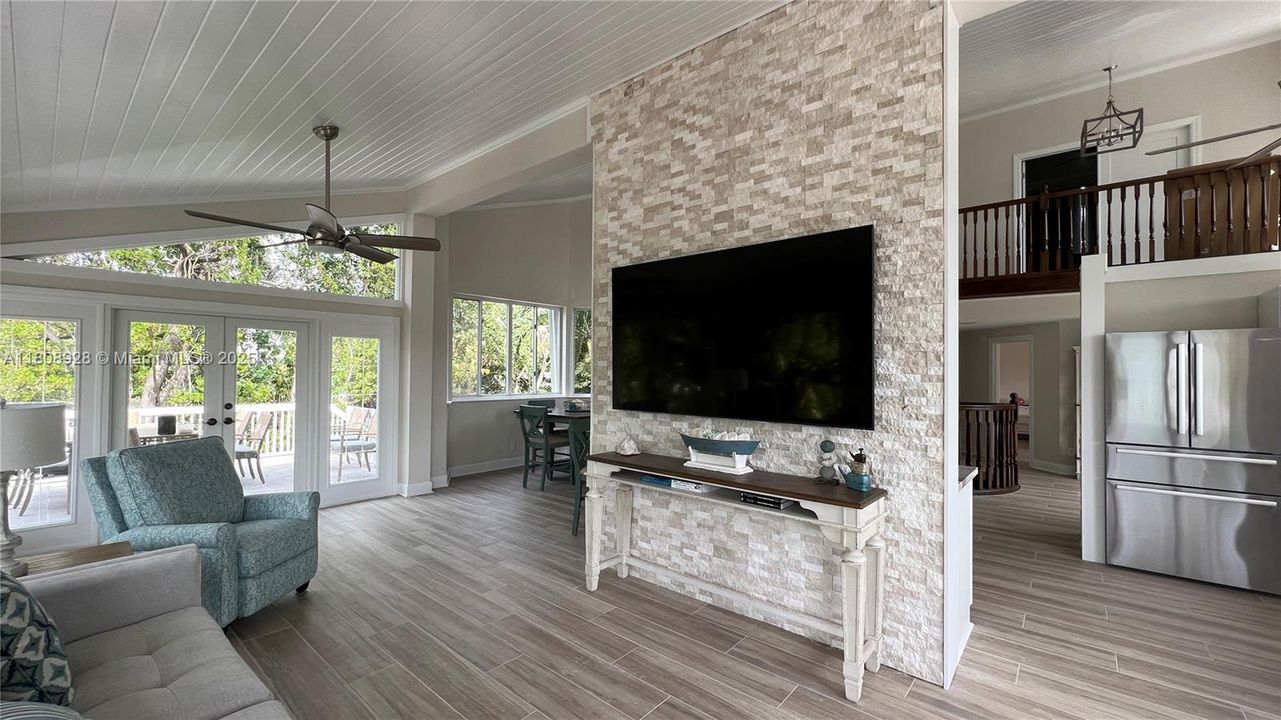 Vendido Recientemente: $3,400,000 (4 camas, 3 baños, 3204 Pies cuadrados)