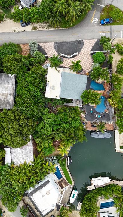 Vendido Recientemente: $3,400,000 (4 camas, 3 baños, 3204 Pies cuadrados)