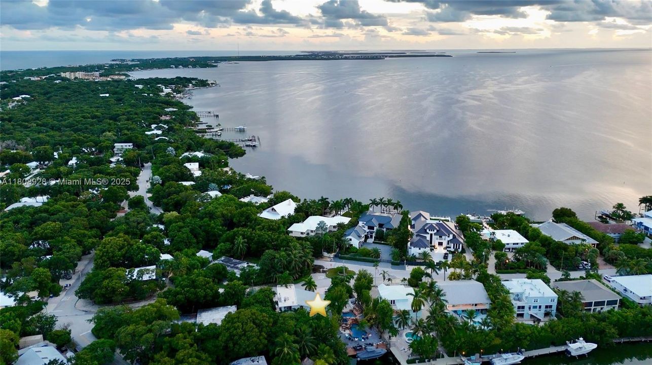 Vendido Recientemente: $3,400,000 (4 camas, 3 baños, 3204 Pies cuadrados)