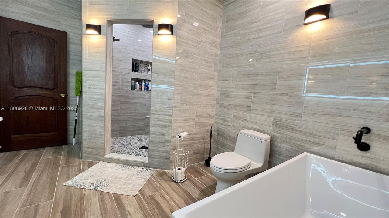 Vendido Recientemente: $3,400,000 (4 camas, 3 baños, 3204 Pies cuadrados)