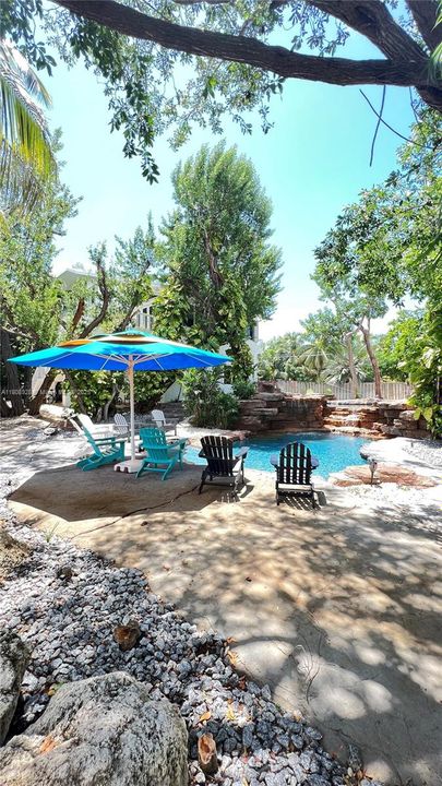 Vendido Recientemente: $3,400,000 (4 camas, 3 baños, 3204 Pies cuadrados)