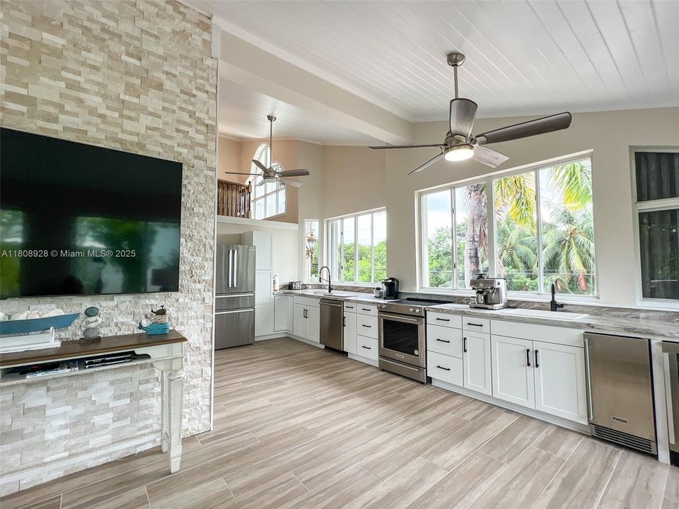 Vendido Recientemente: $3,400,000 (4 camas, 3 baños, 3204 Pies cuadrados)