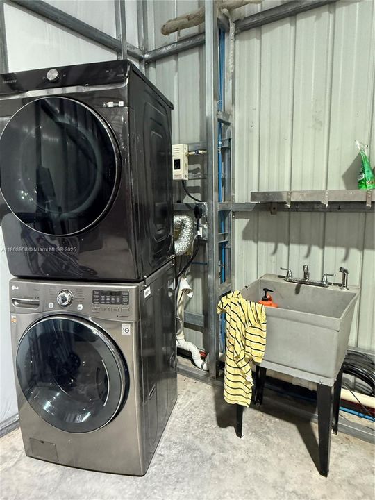 For Sale: $1,899,000 (20.25 acres)