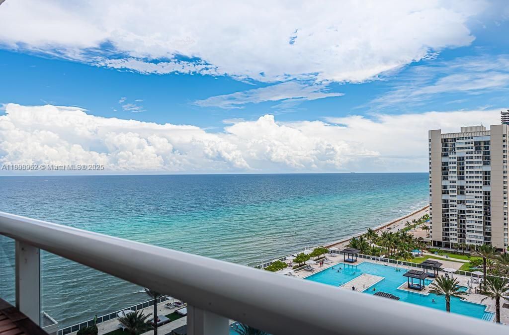 待售: $624,900 (1 贝兹, 1 浴室, 811 平方英尺)