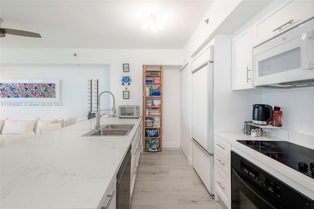 待售: $624,900 (1 贝兹, 1 浴室, 811 平方英尺)