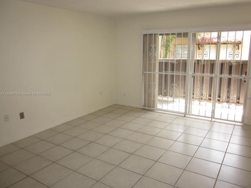 Недавно арендовано: $2,350 (2 спален, 2 ванн, 955 Квадратных фут)