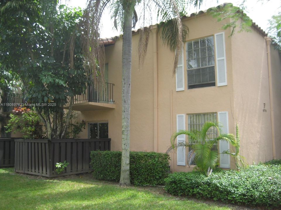 Недавно арендовано: $2,350 (2 спален, 2 ванн, 955 Квадратных фут)