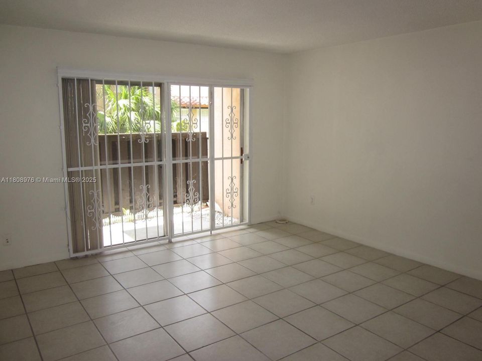 Недавно арендовано: $2,350 (2 спален, 2 ванн, 955 Квадратных фут)