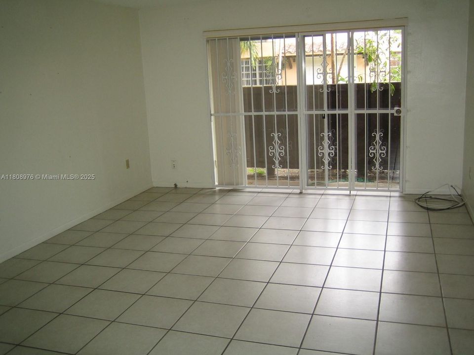 Недавно арендовано: $2,350 (2 спален, 2 ванн, 955 Квадратных фут)