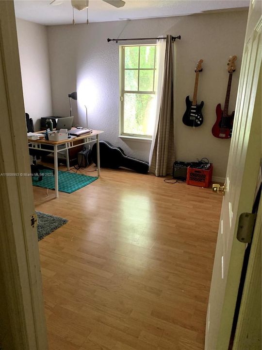 待售: $300,000 (3 贝兹, 2 浴室, 1472 平方英尺)