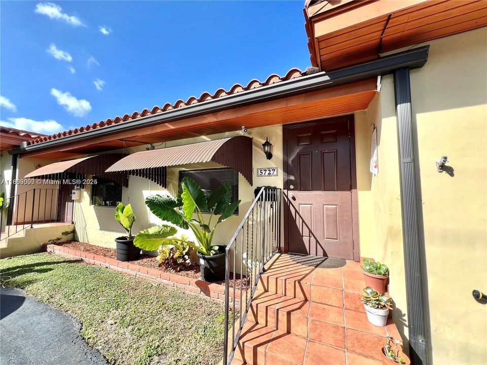 Recently Rented: $2,850 (2 beds, 2 baths, 2068 Square Feet)