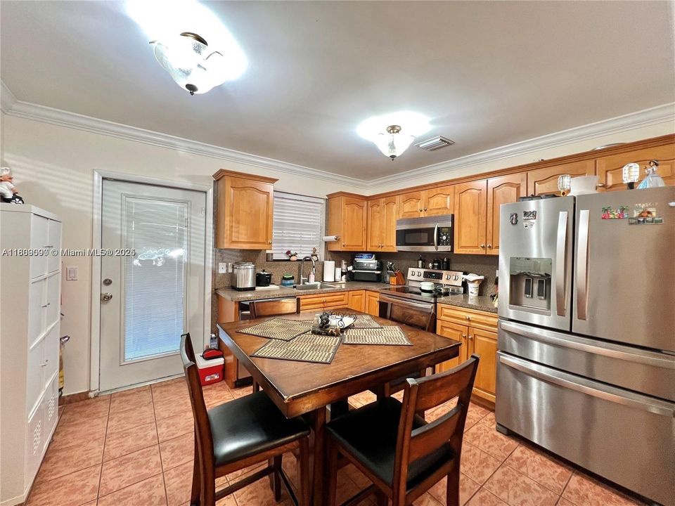 Recently Rented: $2,850 (2 beds, 2 baths, 2068 Square Feet)