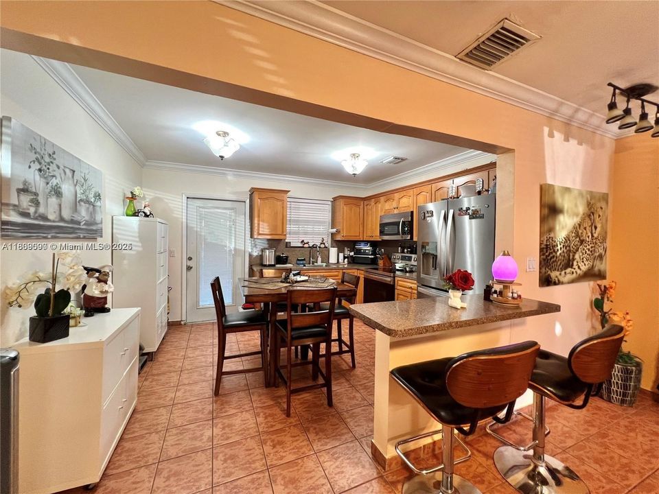 Recently Rented: $2,850 (2 beds, 2 baths, 2068 Square Feet)