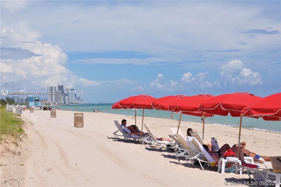 合同活跃: $460,000 (1 贝兹, 1 浴室, 905 平方英尺)