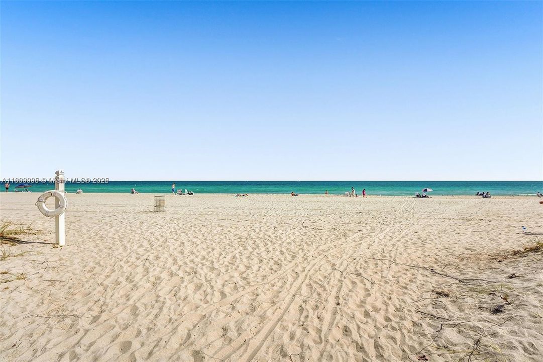 合同活跃: $460,000 (1 贝兹, 1 浴室, 905 平方英尺)