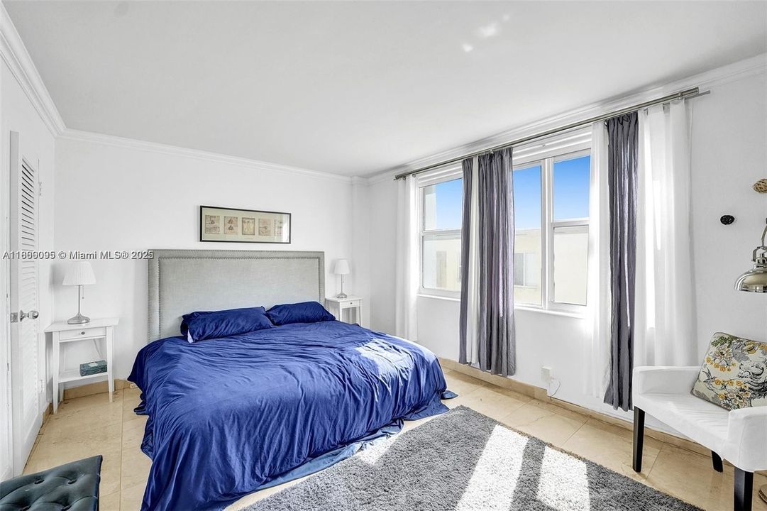 合同活跃: $460,000 (1 贝兹, 1 浴室, 905 平方英尺)