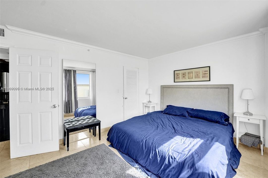 合同活跃: $460,000 (1 贝兹, 1 浴室, 905 平方英尺)